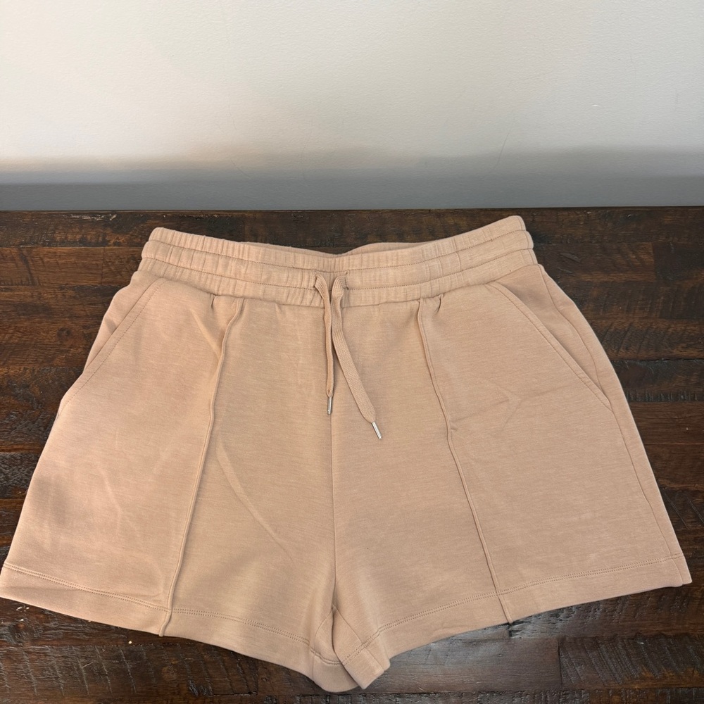 Reiss NWT Joanna Interlock Drawstring Sweat Shorts in
Camel Women’s Medium